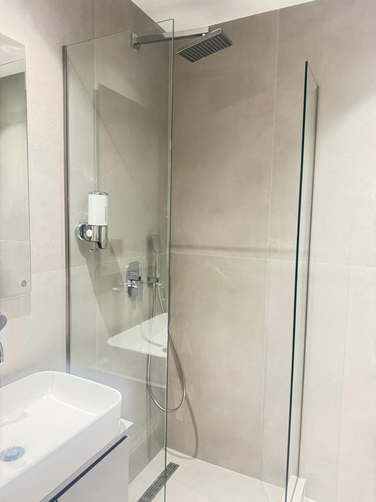 Luna-Your Urban Stay Tesalonika Bagian luar foto